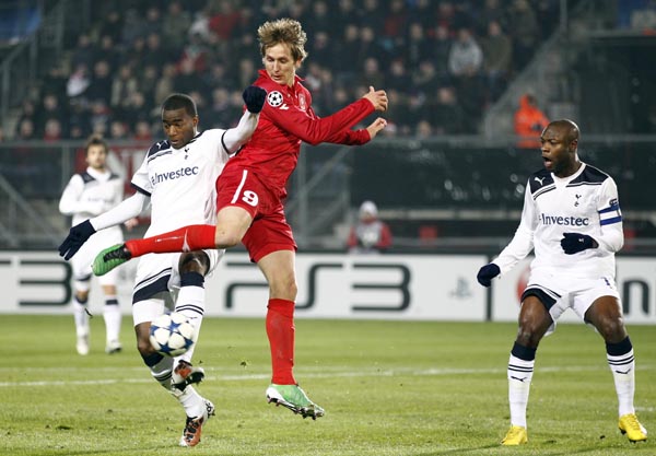 包含利物浦战平热刺，凯恩乌龙送礼亚洲杯的词条