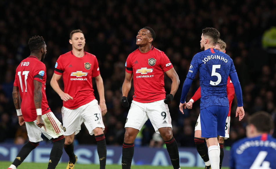 开云体育官网-切尔西险胜曼联，卡瓦尼乌龙送礼世界杯的简单介绍