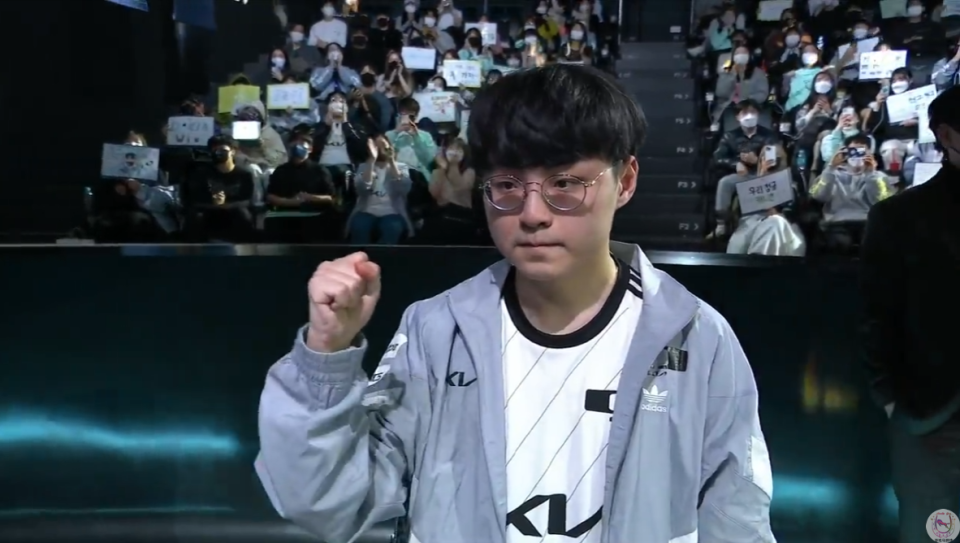 BLG绝杀T1，ShowMaker打出惊人五杀四强赛3:0（深圳）