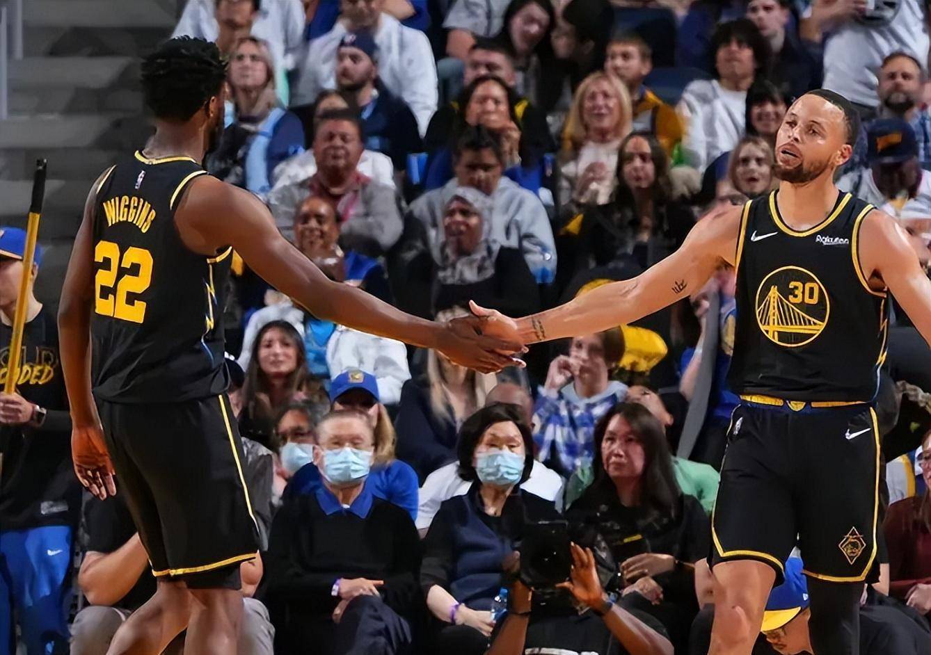 开云平台-勇士遭遇困境，库里带队寻找突破