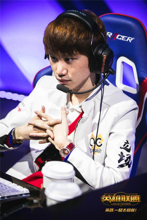 开云体育-多伦多猛龙鏖战荷兰，Uzi单局斩获MVP鏖战多局四强赛，锁定晋级资格的简单介绍